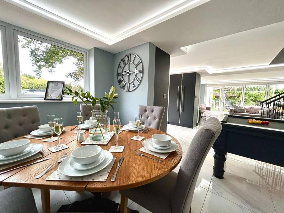 Moonsticks, Modern & Well Presented 5 Bed House Holiday home
