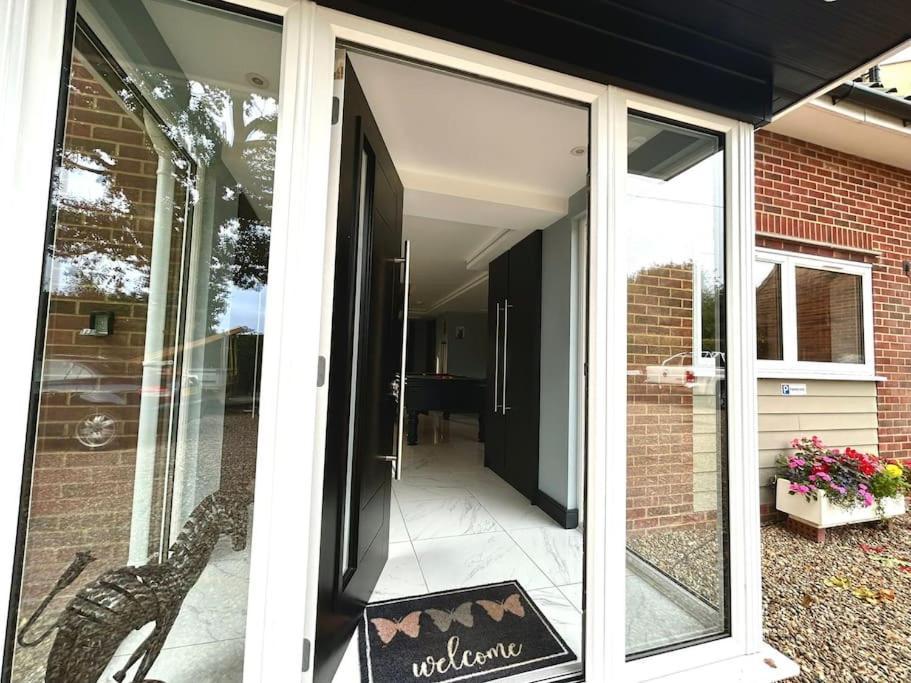 Moonsticks, Modern & Well Presented 5 Bed House Holiday home Spixworth