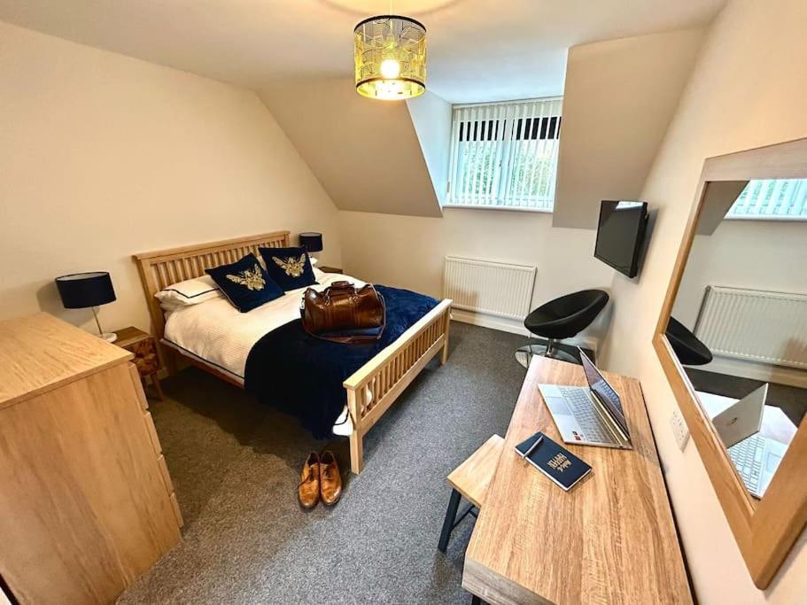 Moonsticks, Modern & Well Presented 5 Bed House * Spixworth