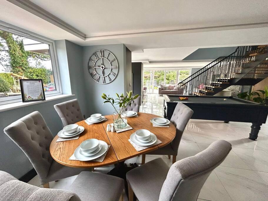 Moonsticks, Modern & Well Presented 5 Bed House Holiday home Spixworth