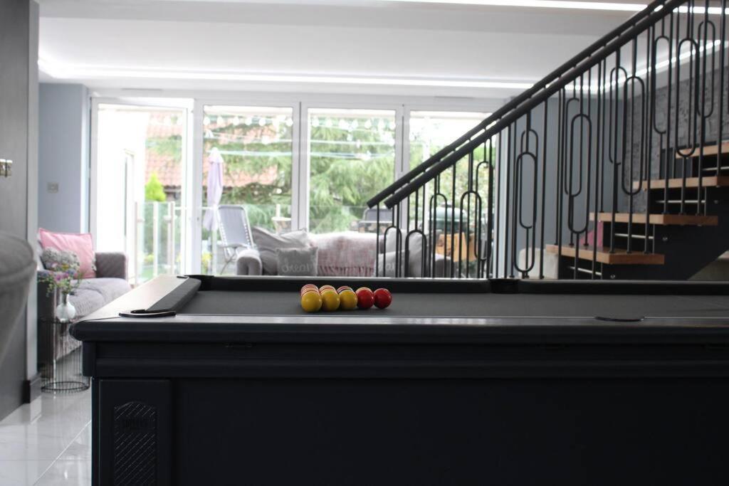 Moonsticks, Modern & Well Presented 5 Bed House * Spixworth