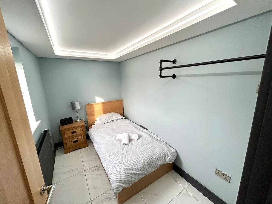 Moonsticks, Modern & Well Presented 5 Bed House