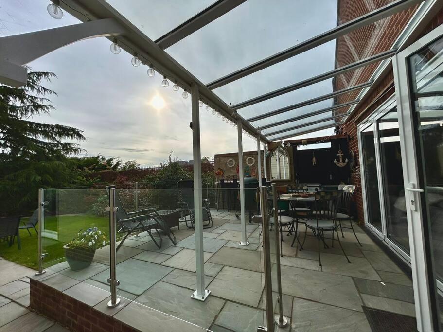 Moonsticks, Modern & Well Presented 5 Bed House Holiday home Spixworth