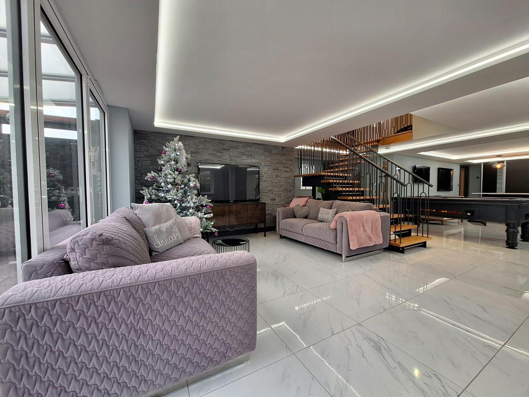 Moonsticks, Modern & Well Presented 5 Bed House Spixworth